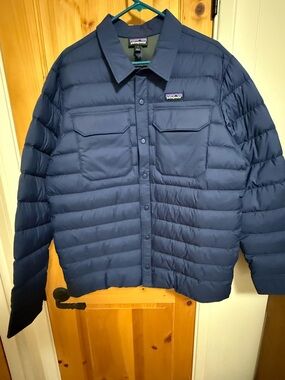 Patagonia Men's Dark Navy Quilted Puffer Shirt Jacket